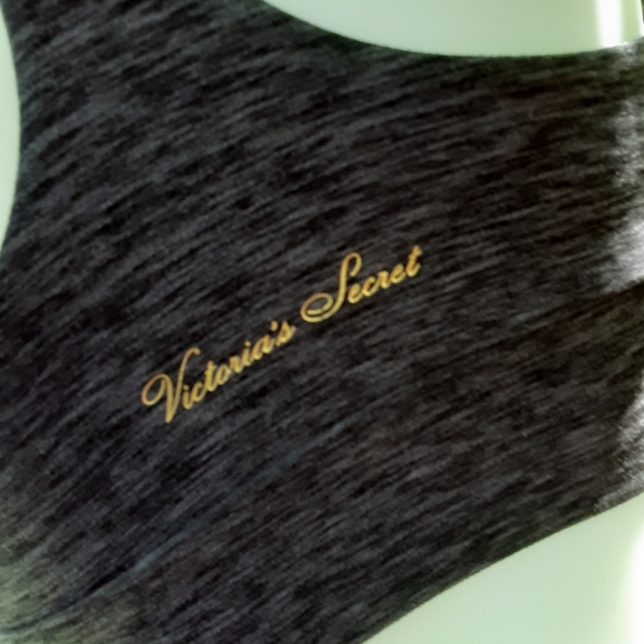 Size S Victoria's Secret gray an black workout sports bra - Picture 6 of 15